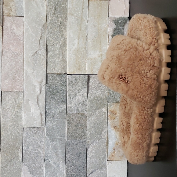 UGG Cozetta Curly Slides - Picture 4 of 8